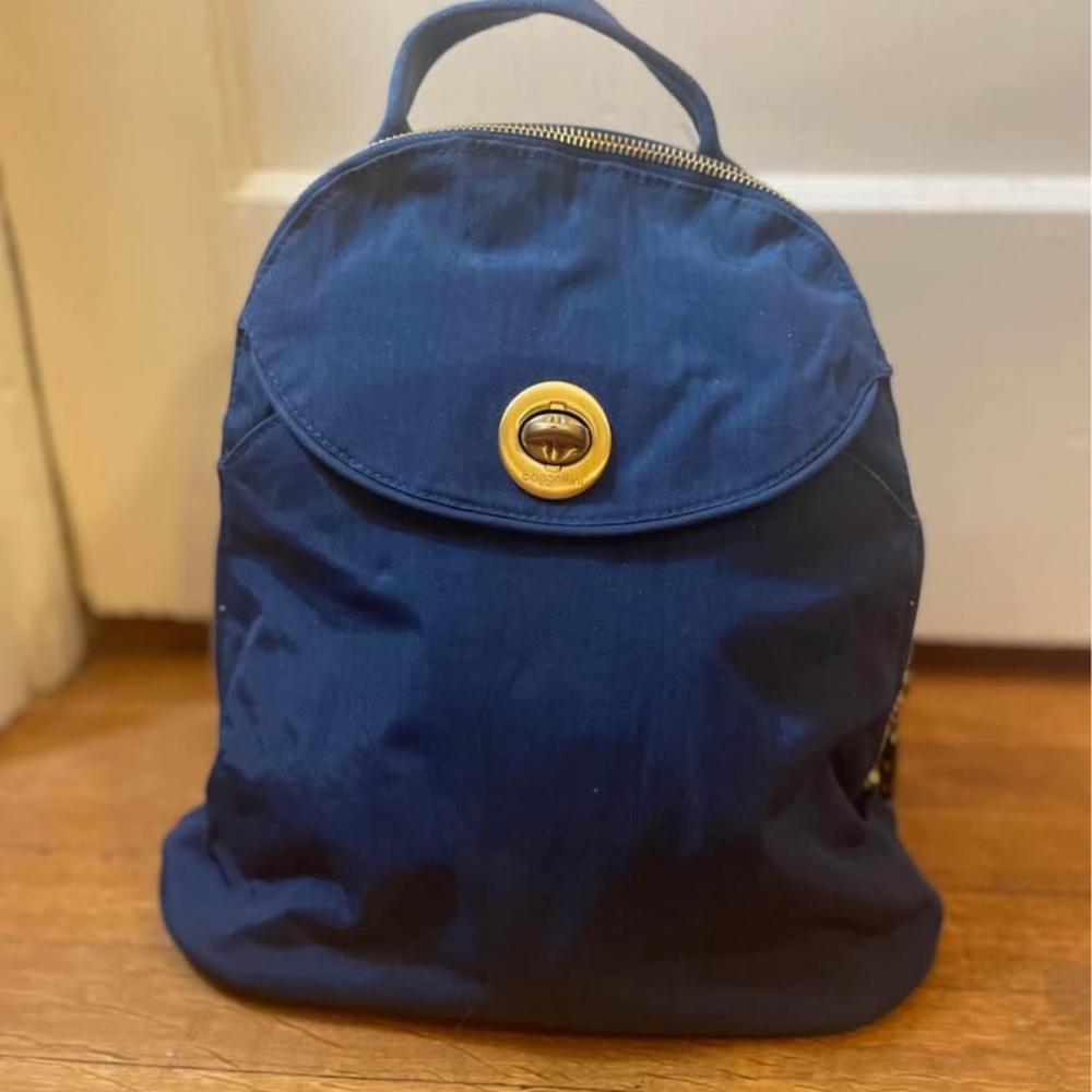 Baggallini Backpack - Picture 3 of 6